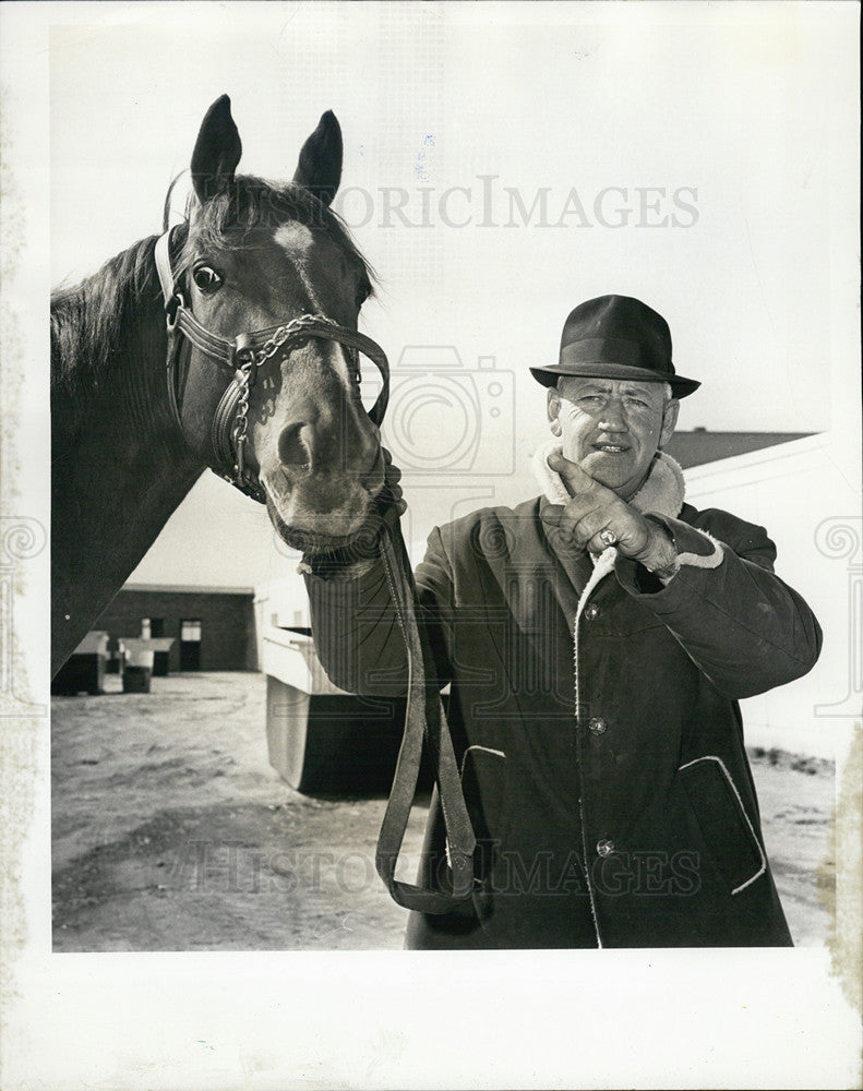 1967 Press Photo Clarence McCain Holly Man - Historic Images