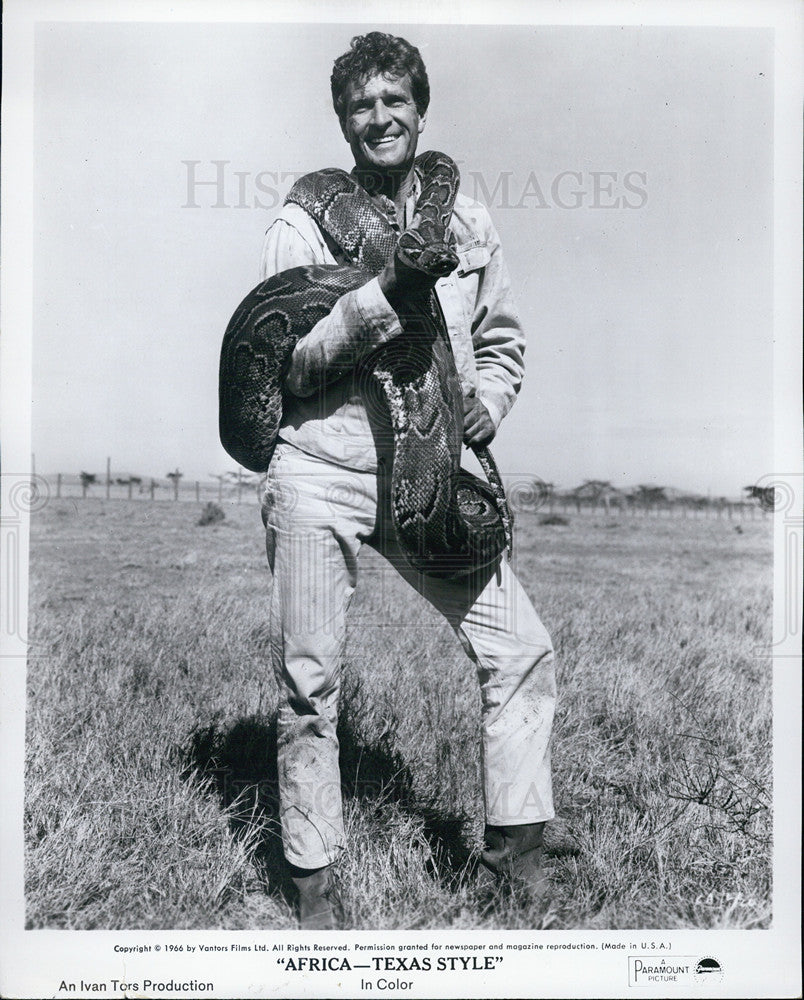 1966 Press Photo Africa Texas Style Hugh O&#39;Brian - Historic Images