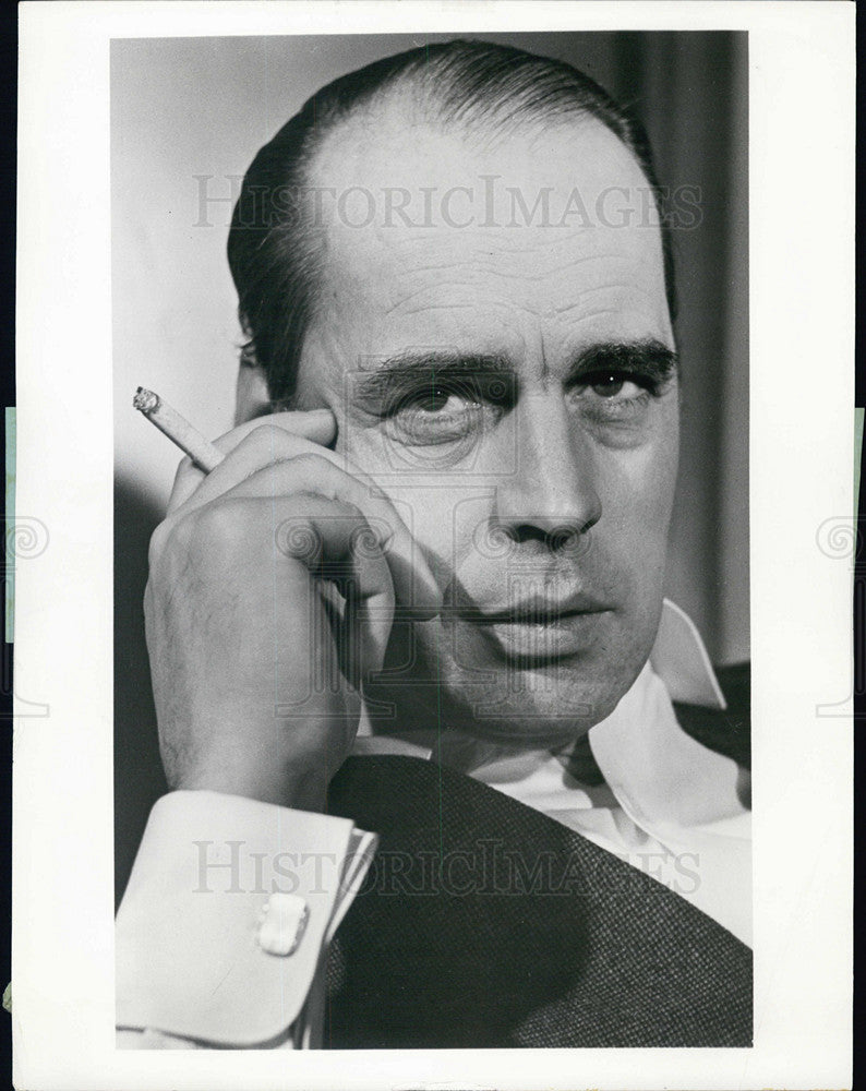 1960 Press Photo Stefan Olivier author of the novel &quot;I Swear and Vow&quot; - Historic Images