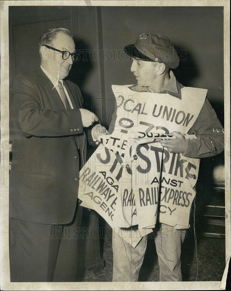 1957 Press Photo Railway Express Drivers Strike - Historic Images