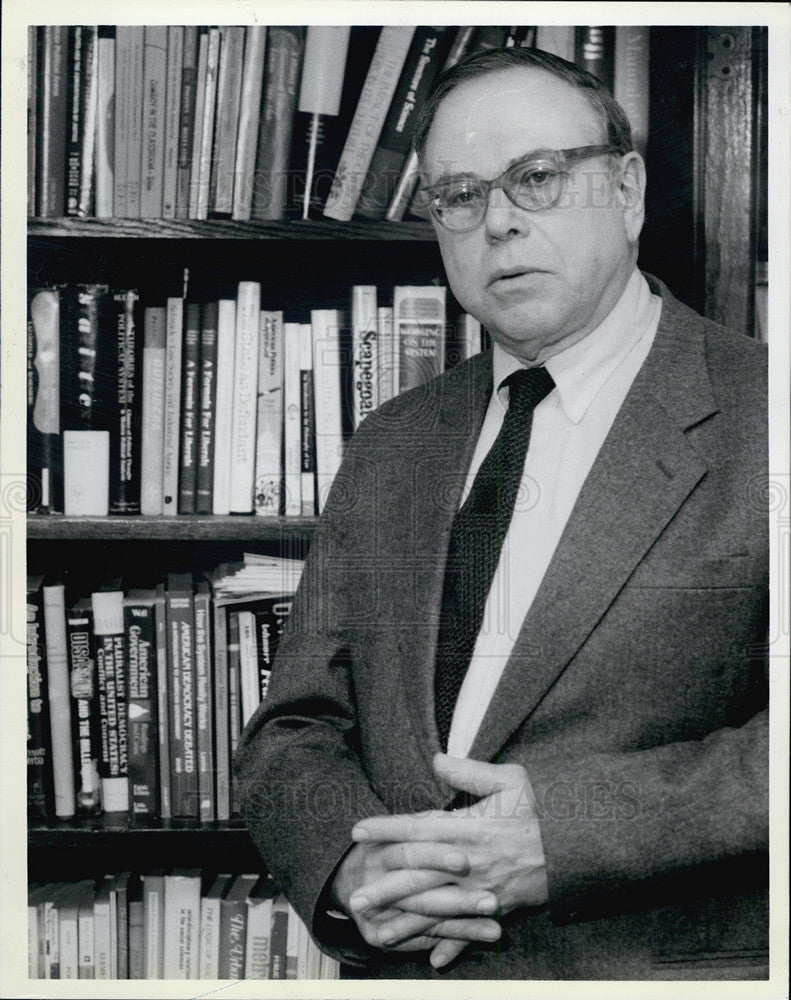 1985 Press Photo Northwestern law professor Victor Resenblum - Historic Images