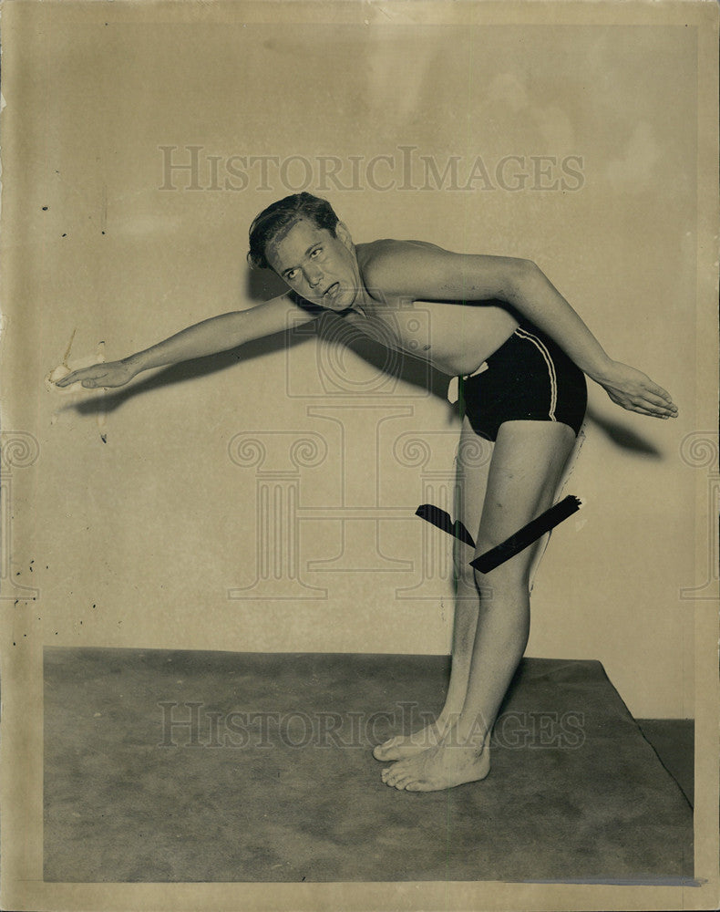 1937 Press Photo Mary Dunbar demonstrates correct form of arm crawl - Historic Images