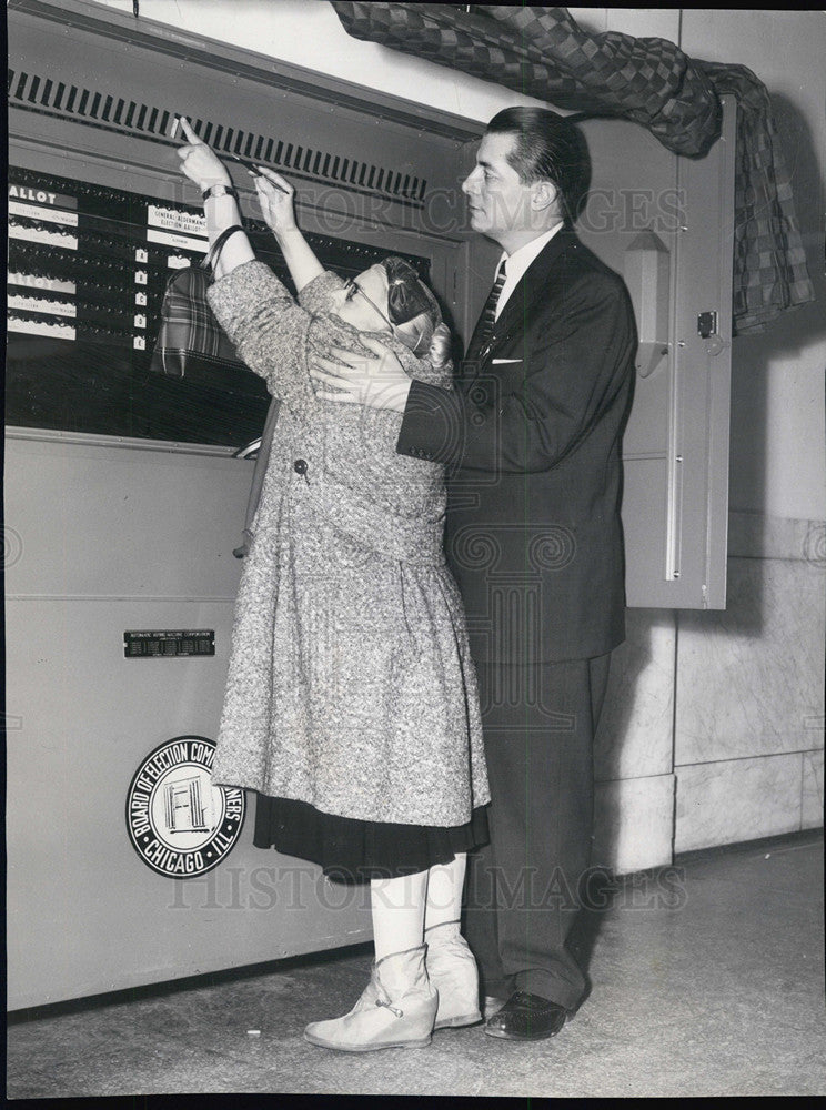 1959 Press Photo Ann Lindh and Robert Ross,alderman candidate - Historic Images