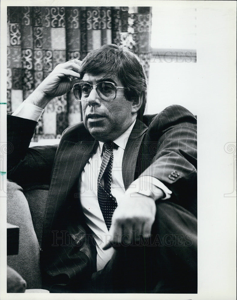 Press Photo Portrait of man in hotel room - Historic Images