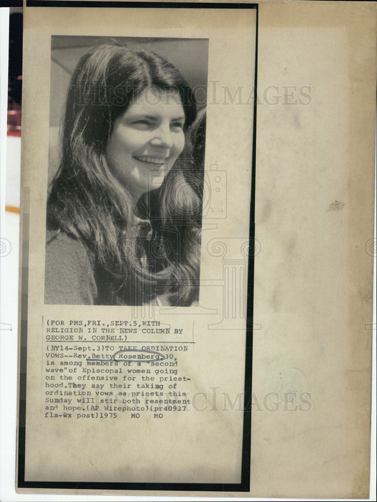 1975 Press Photo Rev Betty Rosenberg taking vow into priesthood - Historic Images