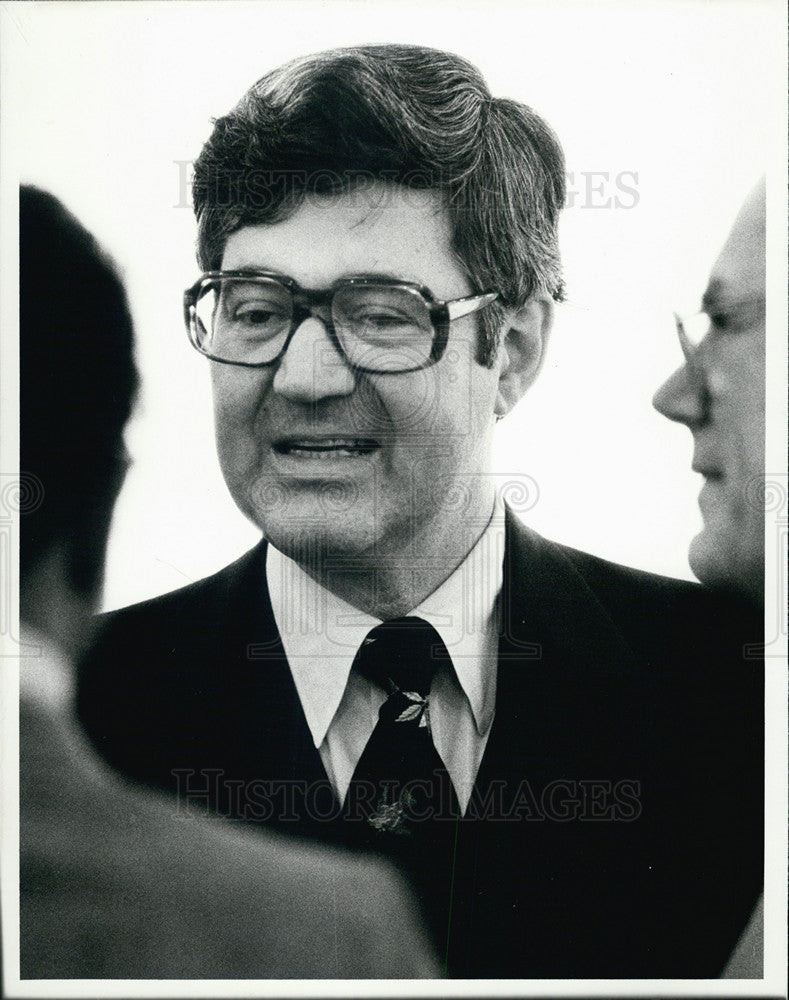 1979 Press Photo Edward Rosenberg sworn in as judge - Historic Images