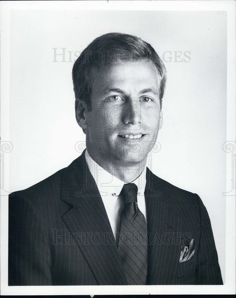 1984 Press Photo Russell H. Miller, Vice President of stores for Carson Pirie - Historic Images