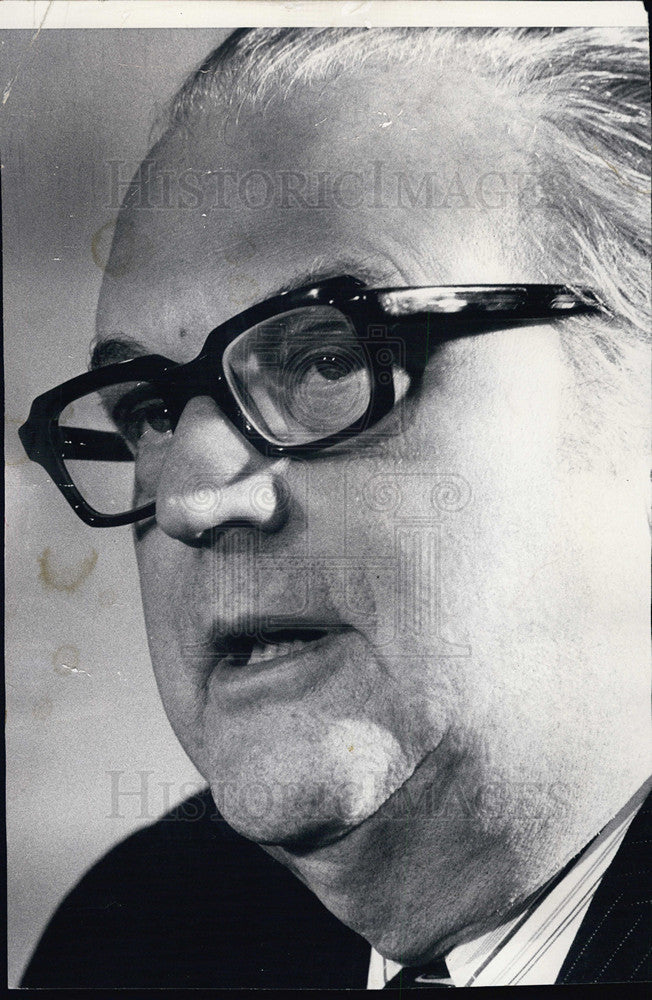1974 Press Photo Dr William J ronan,chairman of Met Transportation - Historic Images