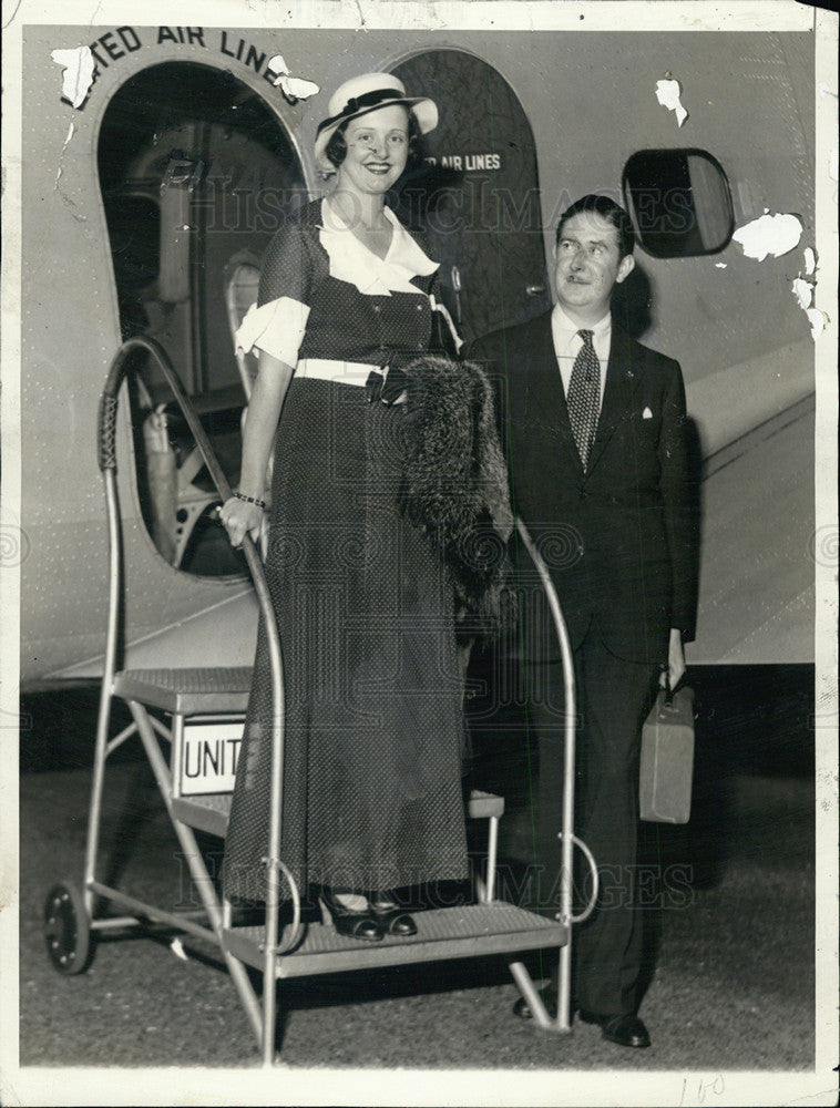1933 Press Photo Prince and Princess Rospigliosi boarding plane Italians - Historic Images