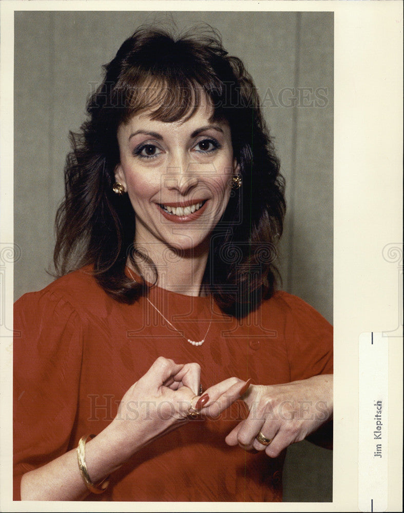 1990 Press Photo Linda Ross,works to recruit handicapped for F.A.A. - Historic Images