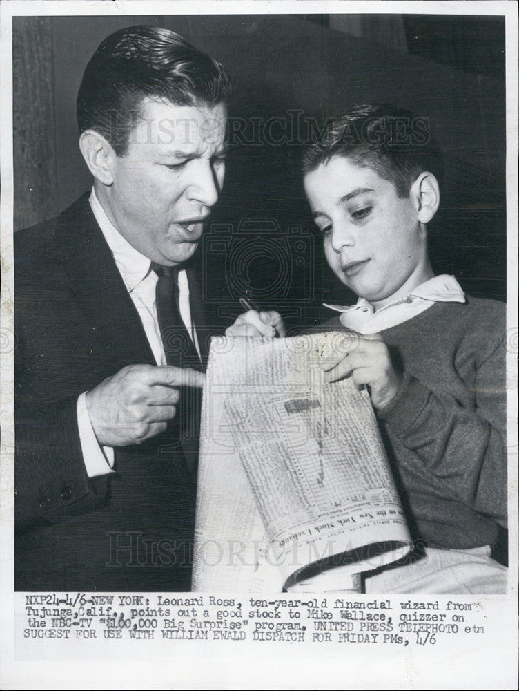 1958 Press Photo Leonard ross,10, points out good stock pick to Mike Wallace - Historic Images