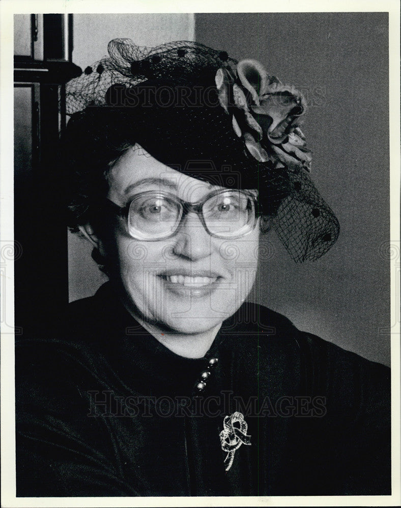 Press Photo  Woman in Hat - Historic Images