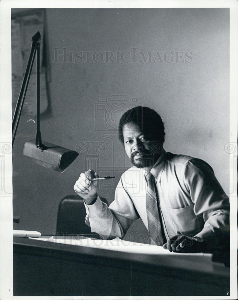 1973 Press Photo Bob Gordon artist and illustrator before joining the Sun Times - Historic Images