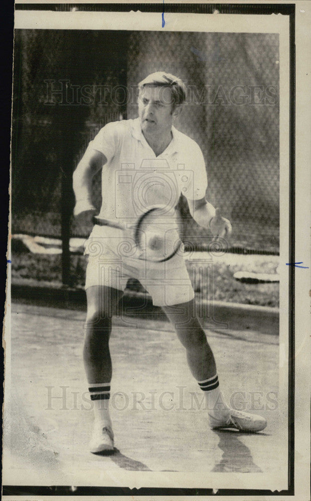 1976 Press Photo Senator Walter Mondale playing tennis - Historic Images