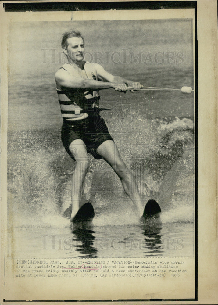 1976 Press Photo Dem VP candidate Sen Walter Mondale on waterskis - Historic Images