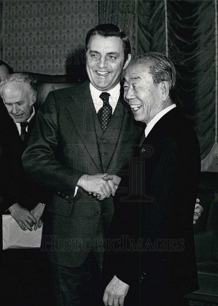 1977 Press Photo PM Fukuda of Japan &amp; VP Walter mondale - Historic Images