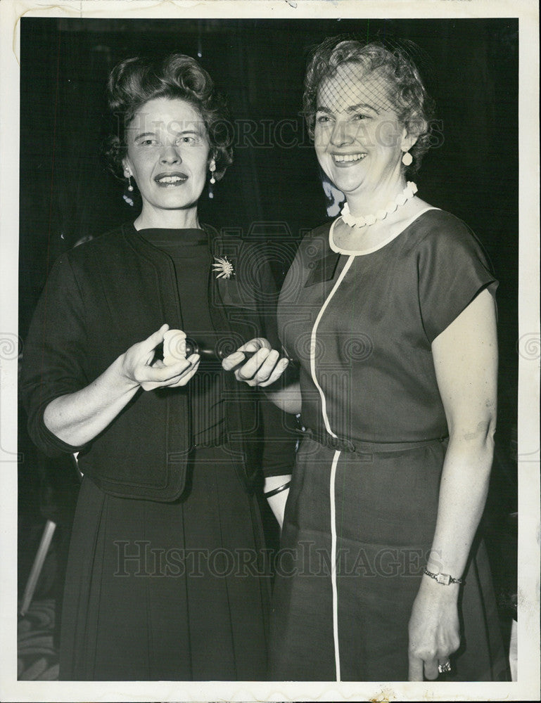 1961 Press Photo Sheraton Hotel Chicago,Leona Murphy &amp; Roberta Miller - Historic Images