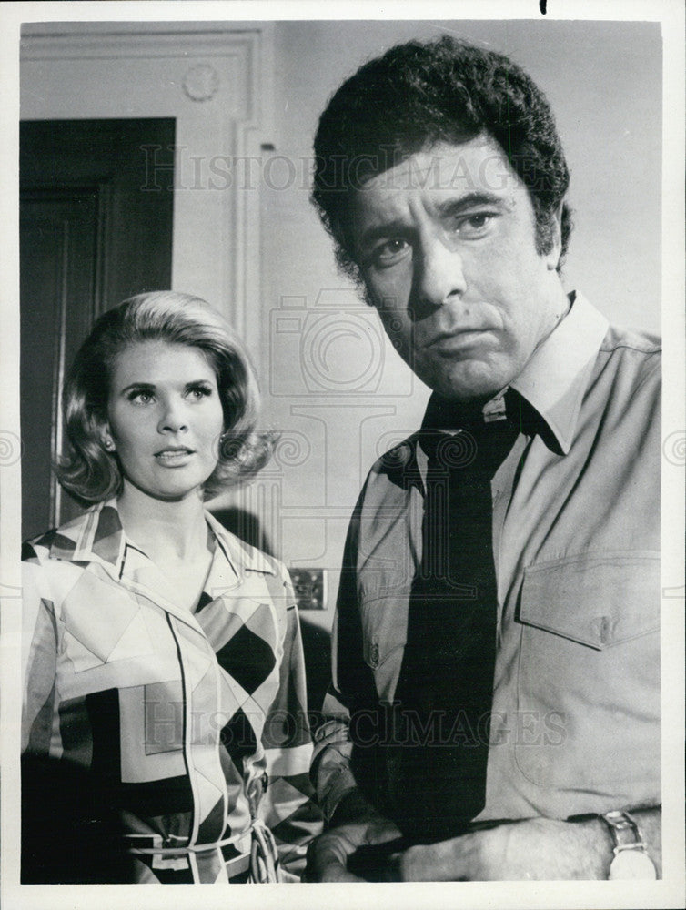 1971 Press Photo Nico Minardos &amp; Barbara Anderson in &quot;Ironside&quot; - Historic Images