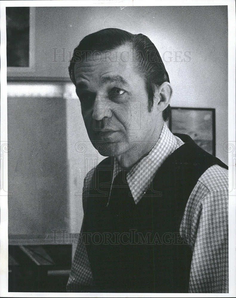 1972 Press Photo Wayne Miller director of education ITT Speedwriting/Secretarial - Historic Images