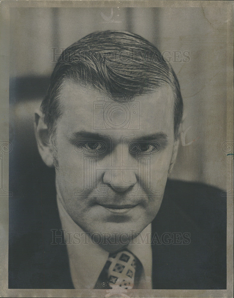 1974 Press Photo William Miller Head of housing division of the FHA - Historic Images