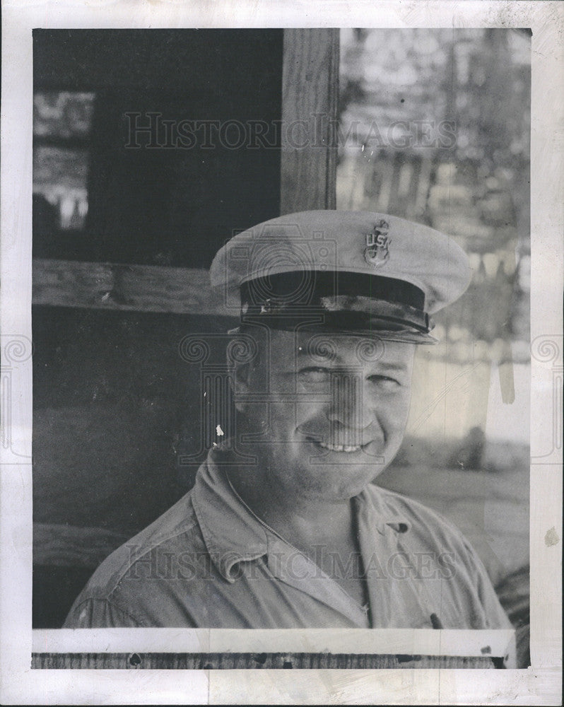 1956 Press Photo Fellow policeman honor Sgt Walter Miller on his retirement - Historic Images