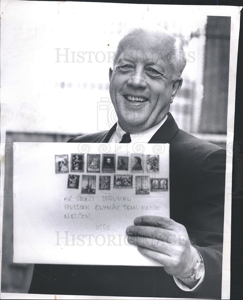 1967 Press Photo Col Arthur (Barney) Oldfield at Vatican City postoffice - Historic Images