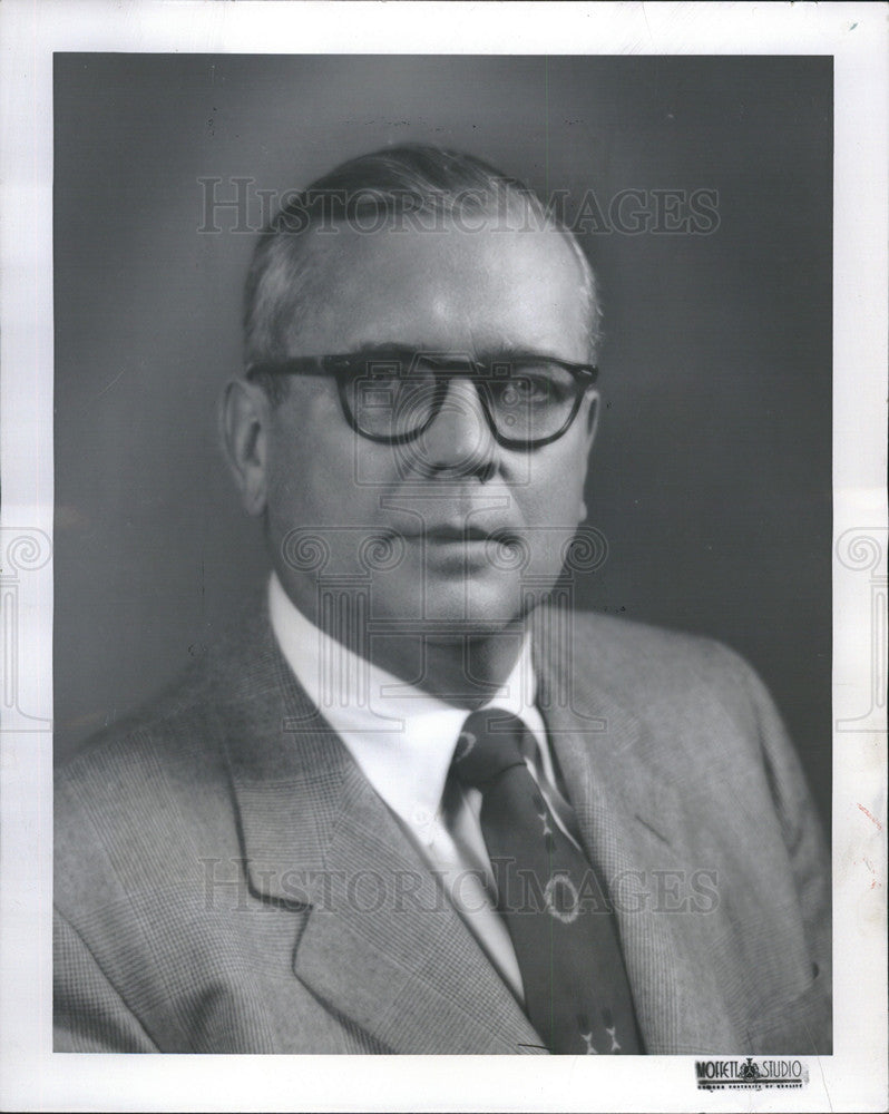 1955 Press Photo w.e. Olds manager of division Vice President sales Standard - Historic Images