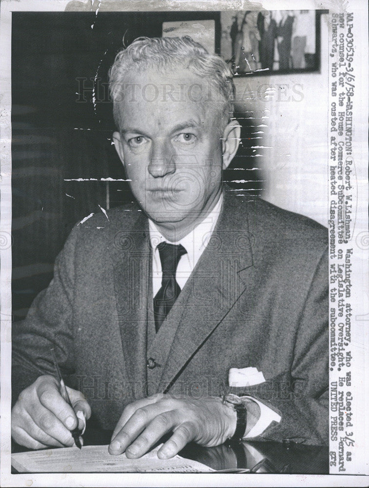 1958 Press Photo Robert Lishman , counsel for house committee. - Historic Images