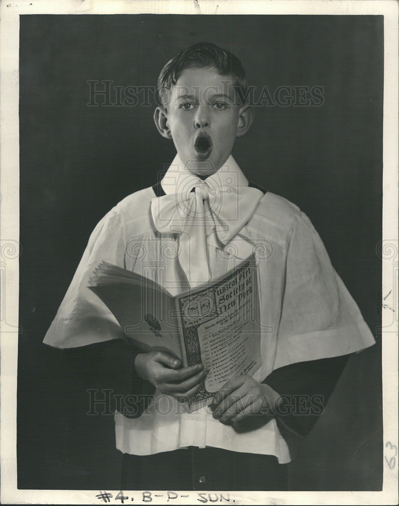 1944 Press Photo Robert Lis with Paulists Choristers - Historic Images