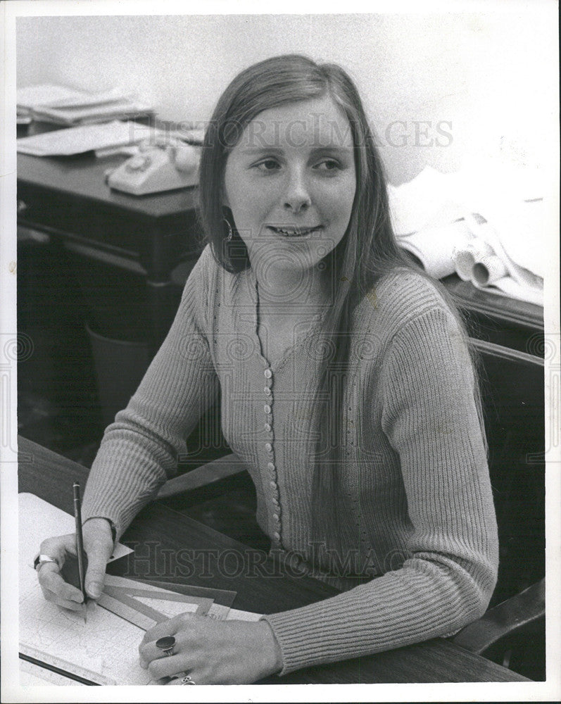 1975 Press Photo Doris Oldham, Illinois Institute of Technology - Historic Images