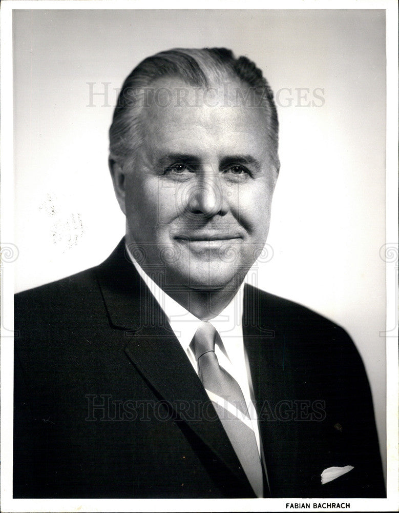 1965 Press Photo R.F. Quinn senior V.P. of Hilton Hotels - Historic Images