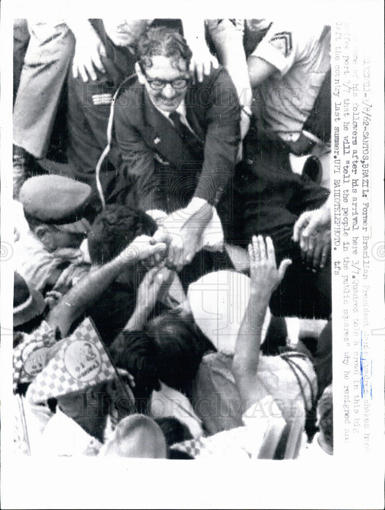 1962 Press Photo Man in suit greeting crowd - Historic Images