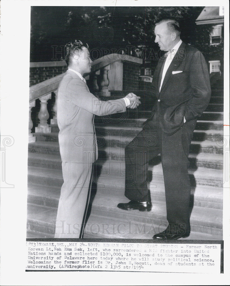 1954 Press Photo Lt. Noh Kum Sok studies at University of Delaware - Historic Images