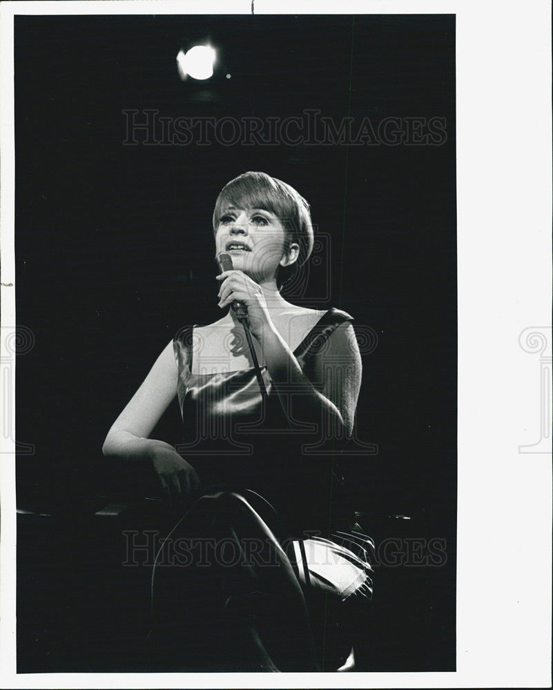 1968 Press Photo Lynne Lipton,singer - Historic Images