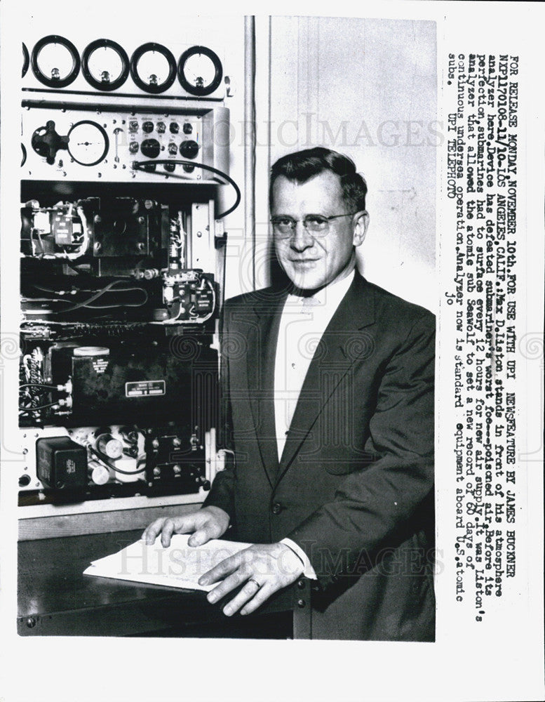 1958 Press Photo Max D. liston and his atmosphere analyzer - Historic Images