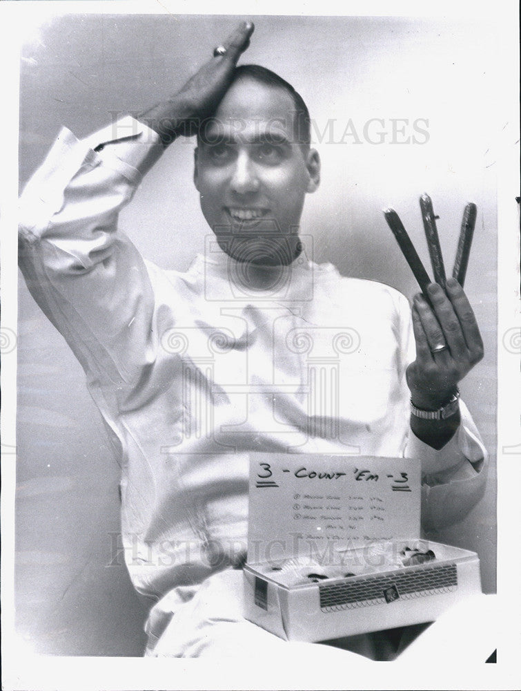 1961 Press Photo Donald Lisy passes out cigars at Loretto Hospital - Historic Images