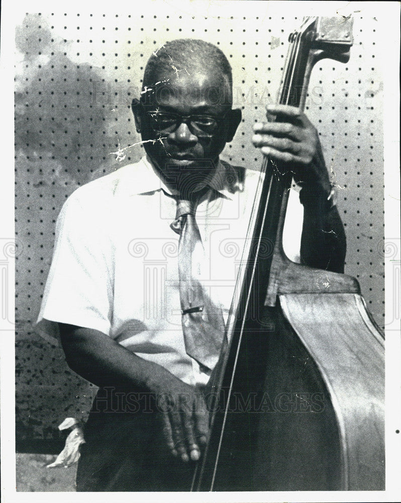 1974 Press Photo Chester Zardis in a jazz band - Historic Images