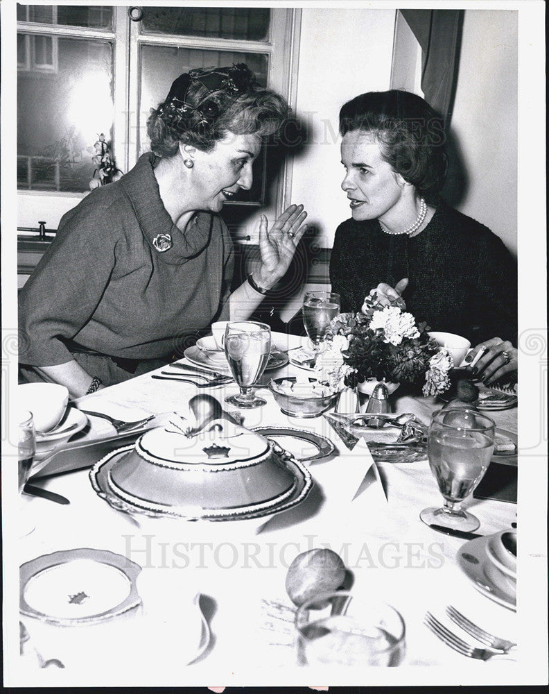 1963 Press Photo Mrs B Botsford Young Jr luncheon at racquet club - Historic Images