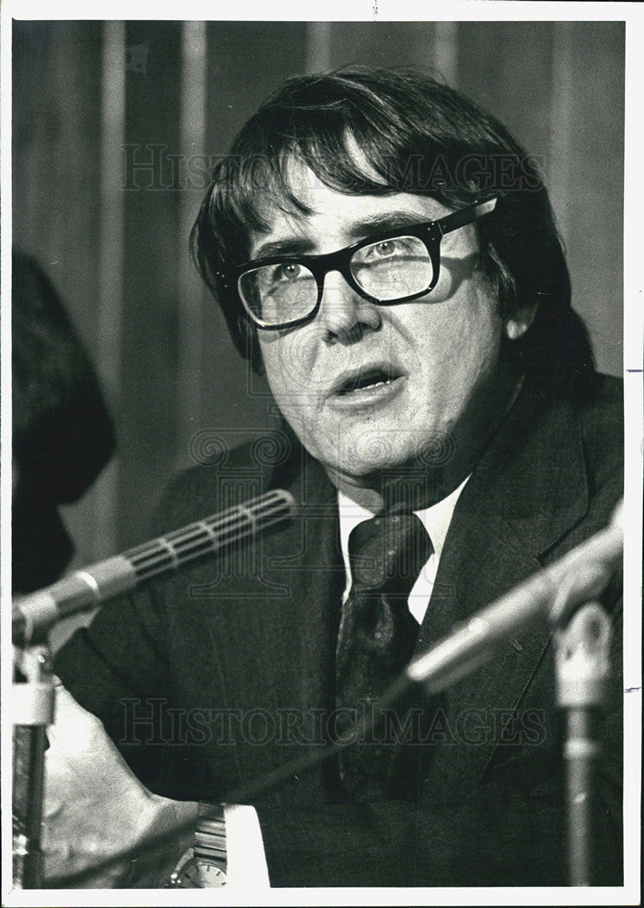 1978 Press Photo Dr. Quentin Young speaking at a press conference - Historic Images