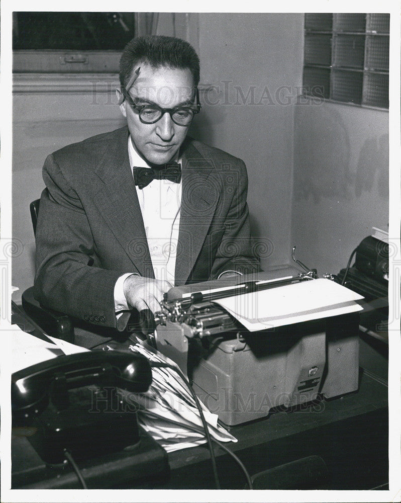 1953 Press Photo Garry Moore Writer - Historic Images