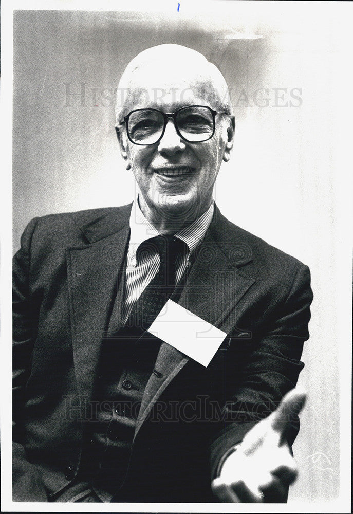 1982 Press Photo Ashley Montague a British-American anthropologist and humanist. - Historic Images