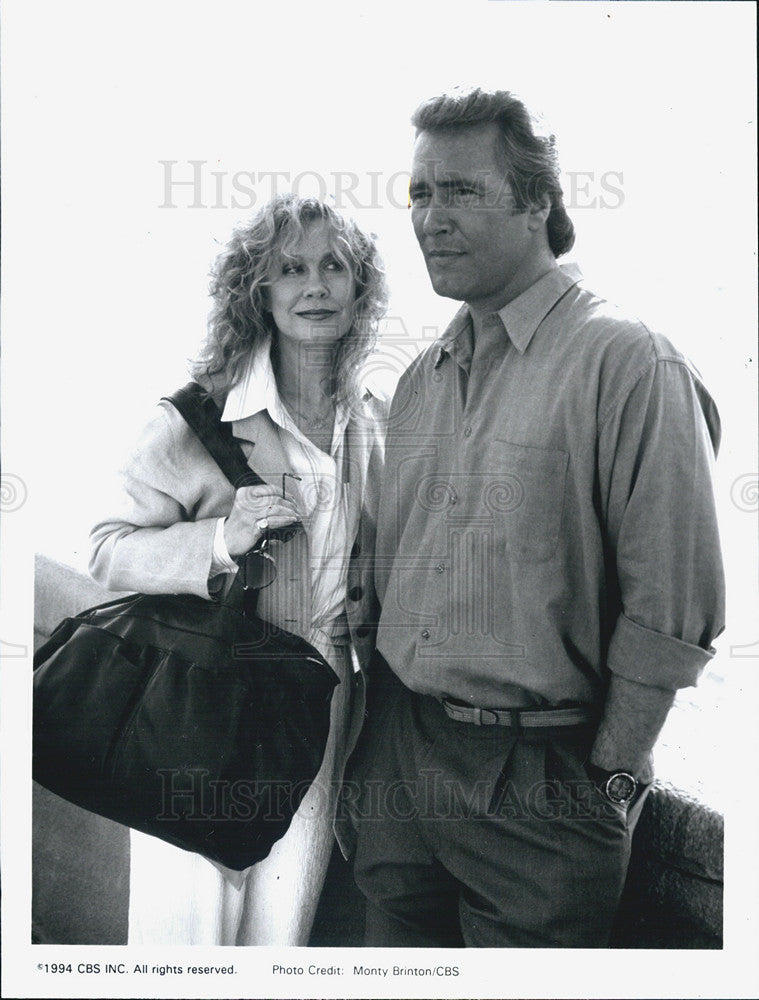 1994 Press Photo Elizabeth Montgomery Lee Horsley THE CORPSE HAD A FAMILIAR FACE - Historic Images