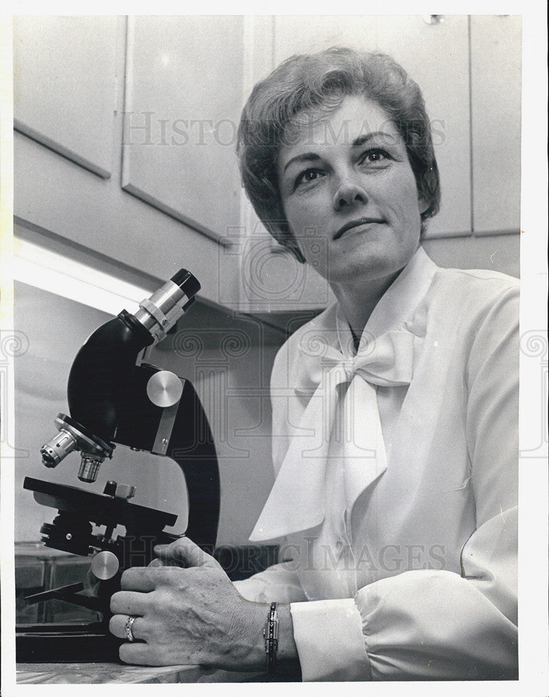 1965 Press Photo Kay Miller, expert in exfoliative cytology - Historic Images