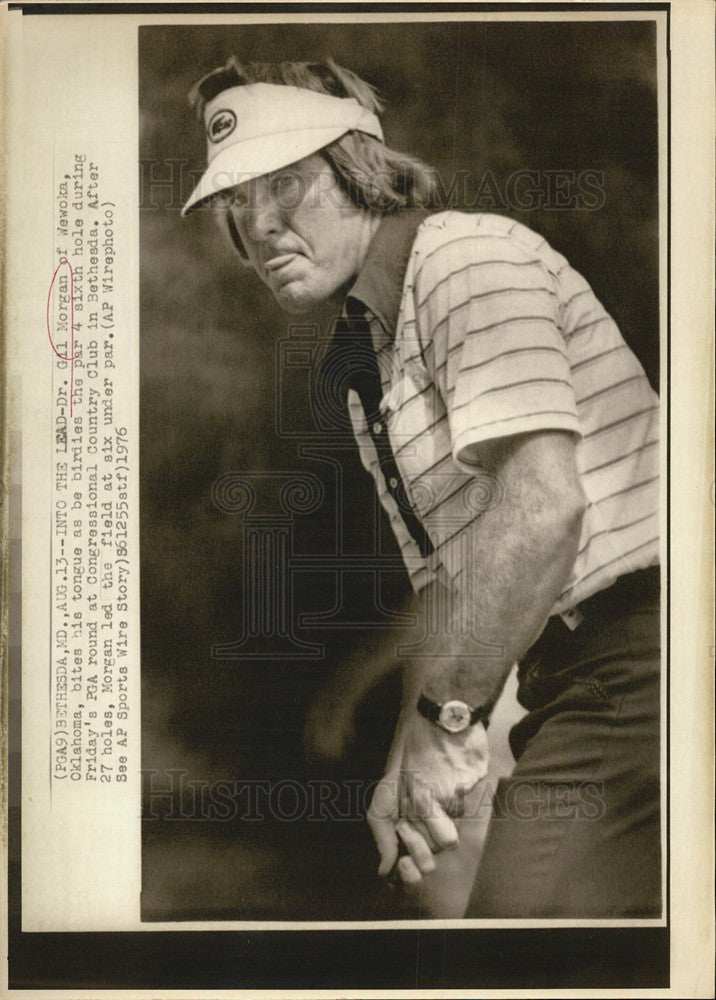 1976 Press Photo Dr. Gil Morgan, of Wewoka, Oklahoma, birdies the par 4 6th hole - Historic Images