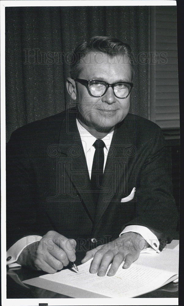 1962 Press Photo Fred H. Moore, President of Mobil Oil Company - Historic Images