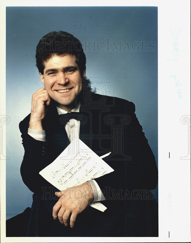 1988 Press Photo Bradley Young Orchestra Leader Composer Classical Musician - Historic Images