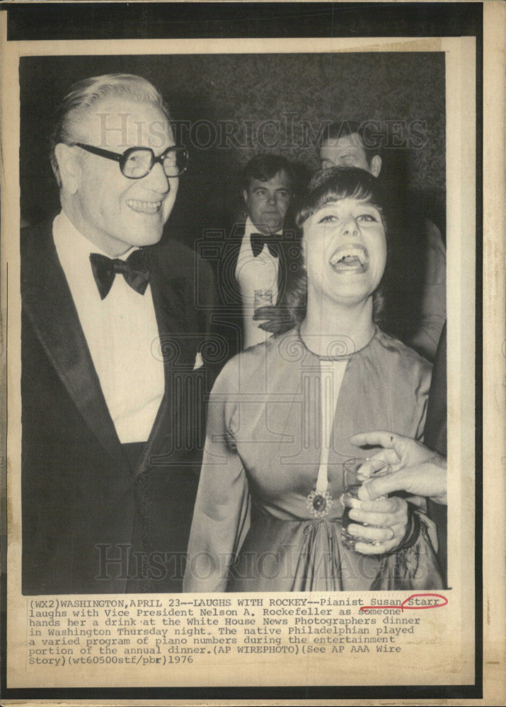 1976 Press Photo Susan Starr with Vice President Rockefeller at the white house - Historic Images