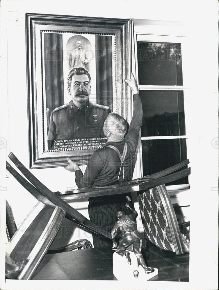 1948 Press Photo Prime Minister Joseph Stalin Picture Removed - Historic Images