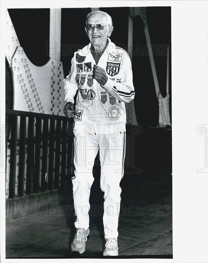 1985 Press Photo 87 year old Dr Paul Spangler Jogging for the 10k race - Historic Images