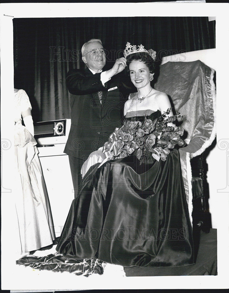 1956 Press Photo Mrs. Phyllis Rouse, Miss Illinois of 1957 - Historic Images